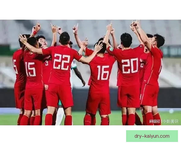 中超经典战役再现：历史对决引发球迷热议，精彩瞬间值得关注