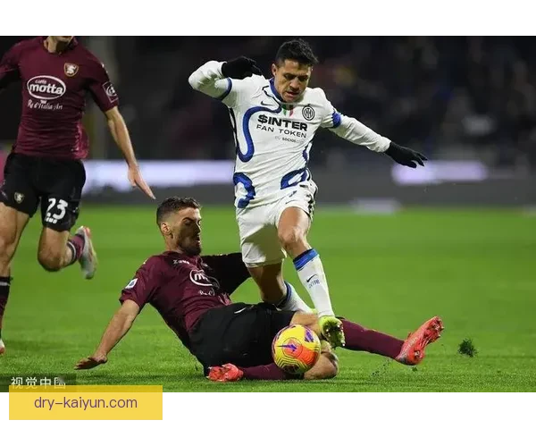 恰尔汗奥卢在意甲中表现稳健，持续为球队贡献关键助攻与进球。