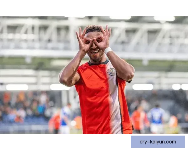 英超亚当·阿姆斯特朗表现稳定，状态回暖引发关注